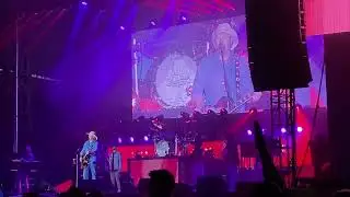 Toby Keith - Who's That Man - Dan Newlin Free Concert - Saturday Dec 4th.