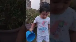 Bahut garmi hai plants mein pani dalte rahiye 🥵😊🤗 #artikidiya #cutiepie #trendingshorts
