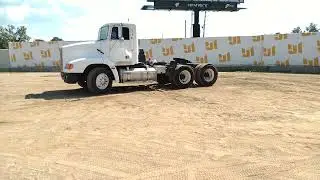1993 1993 FREIGHTLINER MED. CONV. TANDEM AXLE DAY CAB T 523326 For Sale