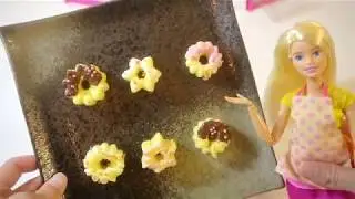 Barbie cooking!Let's make colorful doughnuts.Chelsea and her friend eat doughnuts.doll play.