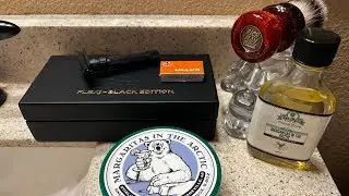 Новая бритва Pearl Flexi-Black Edition в очень красивом подарочном футляре.