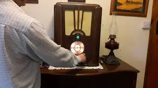 Vintage radio Pilot U106