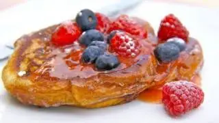 Quick French toast with fruit sauce
