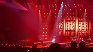 Thomas Rhett singing Angels (Don&rsquo;t Always Have Wings)