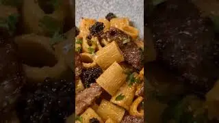 Pasta Porn! Rigatoni mit Caf&eacute; de Paris, Wagyu, Kaviar und Cognac. #shorts
