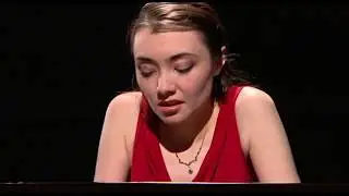 Sophie-Mayuko Vetter plays piano music by Peter Ruzicka