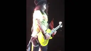 Speak Softly Love Godfather Theme / Sweet Child O' Mine intro Slash solo - Guns N' Roses (07-24-16)