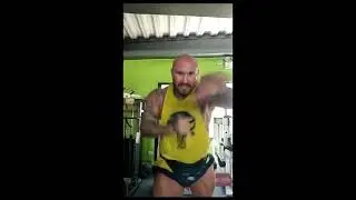 DECCA HEGGIE NONCEASIZE BOXING TO HIS FAVOURITE SONG