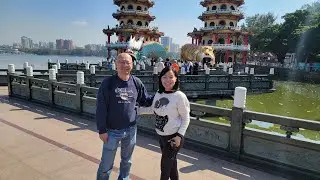 Lotus Pond in Kaohsiung, Taiwan | Dragon and Tiger Pagodas