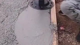 Concrete surface smoothie by power trowel machine