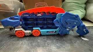 Hot wheels musical track and car storage 