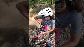 MTB Kurventechnik f&uuml;r maximale Schr&auml;glage im Anlieger! | #shorts #mtb #fun