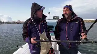 SPIGOLE con le CANNE BOLOGNESI in TOSCANA a MARINA di PISA. Pesca dal BARCHINO in MEZZO ALLA FOCE