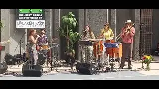 Sandy and Natalie Cressman singing a duet - Sandy Cressman&rsquo;s Homenagem Brasileira, 8 of 11