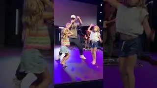 Taytum and Oakley Perform with Dad
