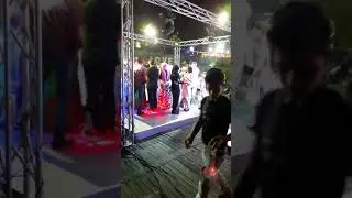 يلا نرقص ..يا ريت بس ما بحب ارقص  من هنا عبرنا