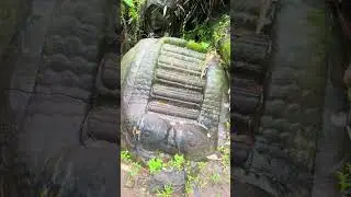 Finally found: salon - crocodile - cobra. It's all made of stone on top Wat Pu - in Laos (10)