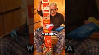 У него были самые лучшие рождественские шорты!