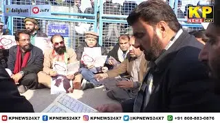Pakistan: Imran Khan's family protests after being barred from meeting him.