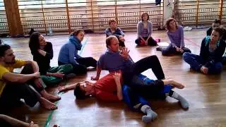Daniel Werner and J&ouml;rg Hassmann showing how to roll and surf in contact improvisation