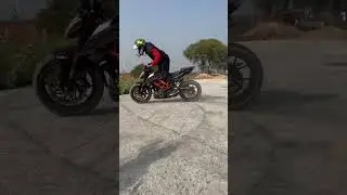 Rolling Burnout 💫🔥On ktm Duke 250 🥶🥵 #shorts #subscribe