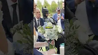 Когда Бэтмен воспринимает фразу &laquo;Наденьте костюм&raquo; слишком буквально!