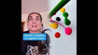 Hai amici che si vantano? 🤣🎧#classe #amici #scuola #mamma #figlia #regalo #cuffie