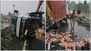 बारिश में पलटा National Highway पर कैंटर Truck , Volvo बस ने पीछे से मारी जोरदार टक्कर