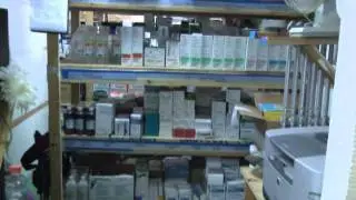 Сержант Джеймс Уэст проводит для нас экскурсию по медицинскому пункту оперативной группы авиабазы ​​Баграм.