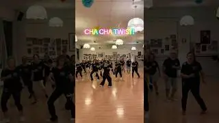 CHA CHA TWIST! Coreo super estiva di @BailaConLuis ❤️ #chachatwist #bailaconluis #mamodance #riki