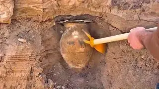 Ninguém Acreditou No Que Tinha Dentro Desse Vaso Antigo 🏺 