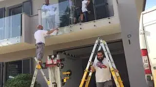POSA PARAPETTO IN VETRO
