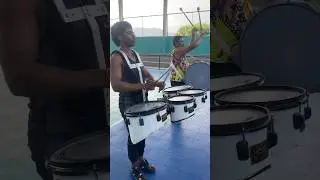 Banda / fanfarra / ensaio / EMEVIM / percussao / drumline / desfile / quadriton