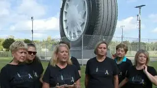 Group of women light up Metro Detroit to raise awareness about metastatic breast cancer