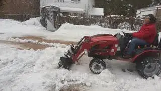 Mahindra eMax25 in real snow removal