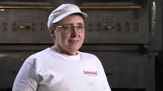 Rustikales gesundes Brot aus dem Holzbackofen