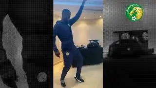 Bizutage Tanière : Regardez les pas de danse de Ousseynou Ba 