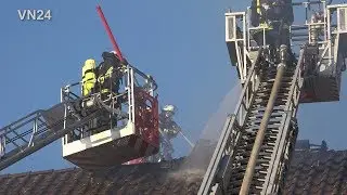 17.11.2018 - VN24 - Ein Toter bei Dachstuhlbrand in Bönen - 4 Drehleitern im Einsatz