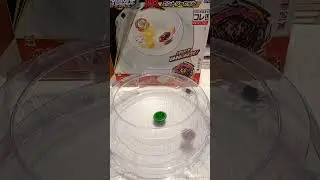 Hazard Kerbeus 7 Atomic vs Doomscizor D1 #beybladeshorts #beyblade #beybladeburst #beybladebattle