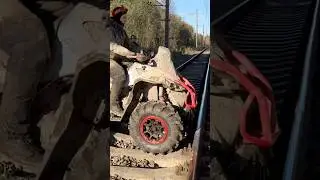 Renegade xmr 2025 переезжает рельсы