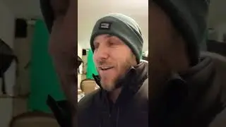 Почему на логотипе с молнией есть ручка?