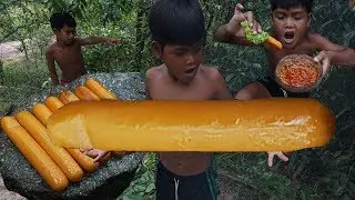 Primitive Technology - Eating delicious - Awesome cooking recipe hot dogs on a rock