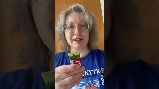 New Zealander tries Matcha kitkat and Mt Fiji Blueberry Cheesecake flavoured kitkat from Japan!