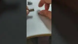 Дистанционные держатели (крепления) для установки на стену.