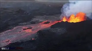 High Alert -Hawaii volcano eruption UPDATE Kilauea crater sees collapse EXPLOSION spew steam 4,500ft