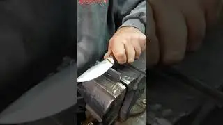 Probando la resistencia y filo de cuchillo acero damasco