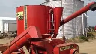 GEHL 100 MIX MILL FEED GRINDER MIXER CORN CATTLE HOGS GOOD SCALE STORED INSIDE