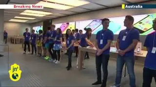 Australians queue for new Apple iPhones: Hundreds line up in Sydney to grab first iPhone 5S