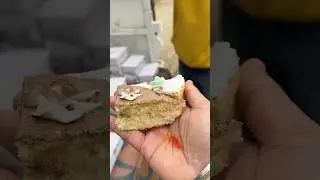 ￼₹10 ke 2pastry paryagraj mahakumbh mela me #streetfood #kumbhmela2025 #sangam