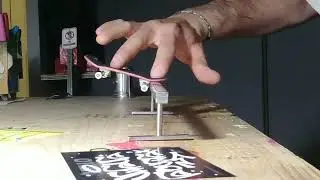 Fingerboarding - Switch FS Feeble Switch Flip FS Blunt